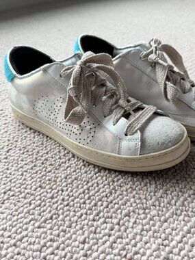 P448 Size 8 John Distressed Low-Top Sneakers with Blue Faux Fur Trim